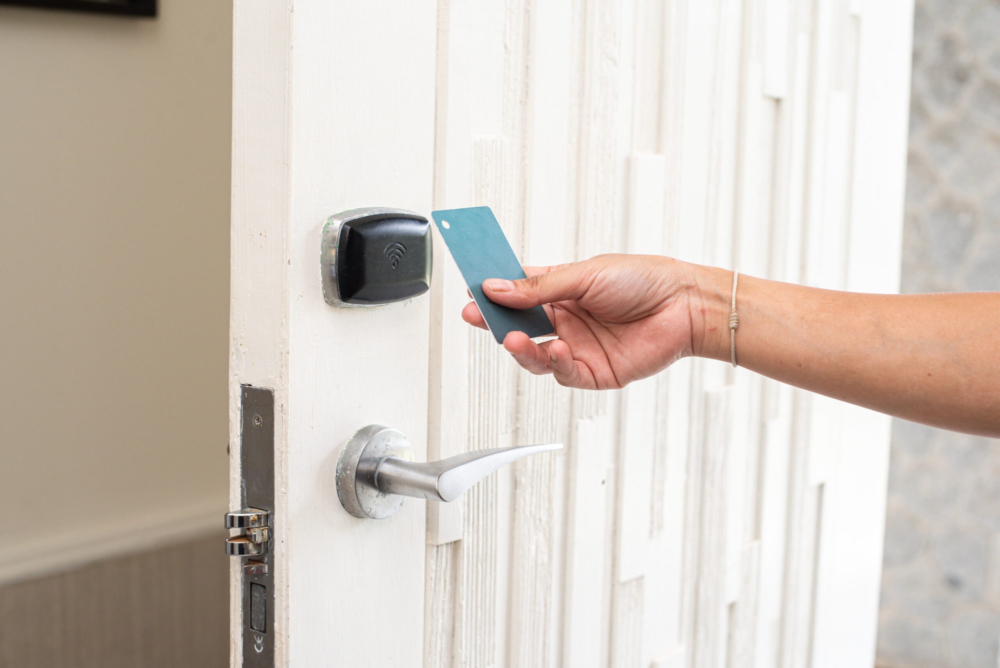 Should you go for smart locks or traditional locks? - Lockout 24/7